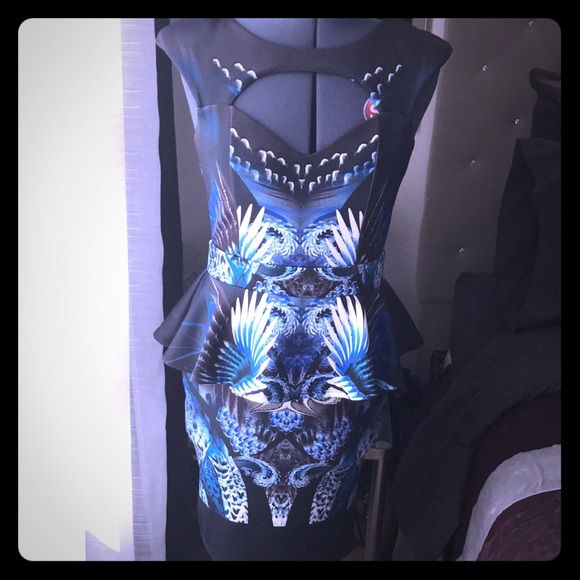 Arden B Dresses & Skirts - Arden B peplum keyhole dress